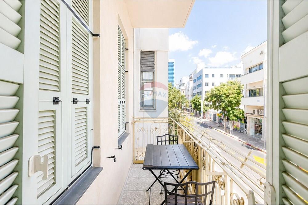 Apartment for Sale in Tel Aviv - Image 3