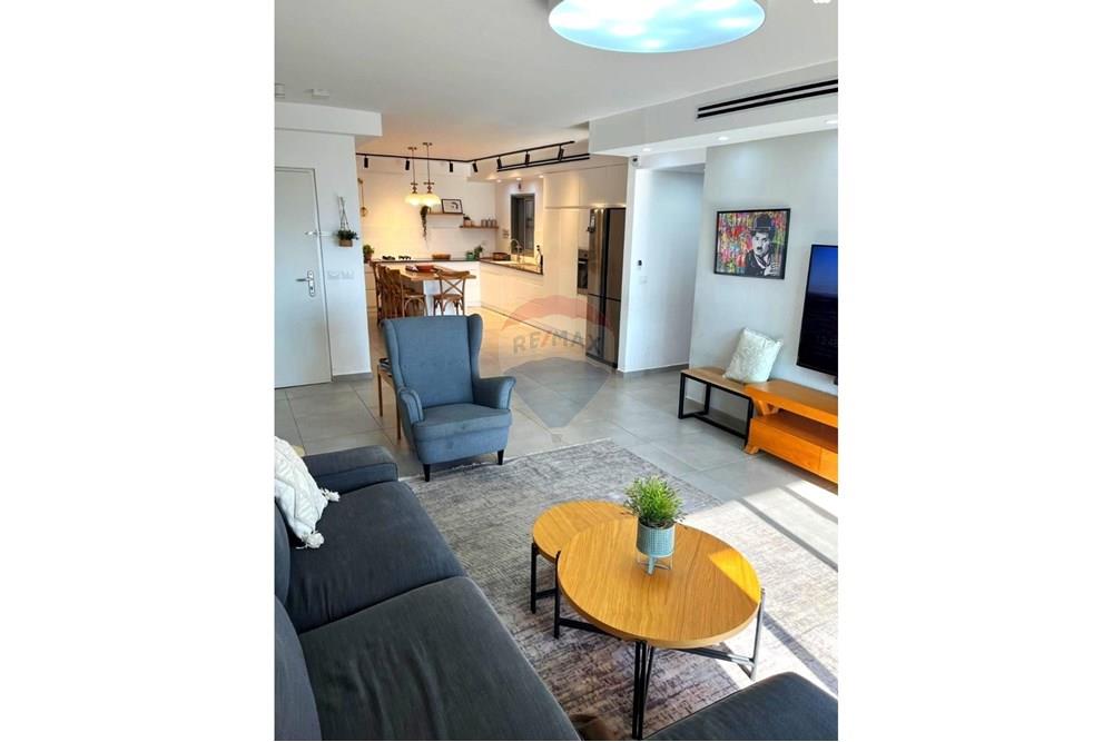 Apartment for Sale in קרית מוצקין - Image 2