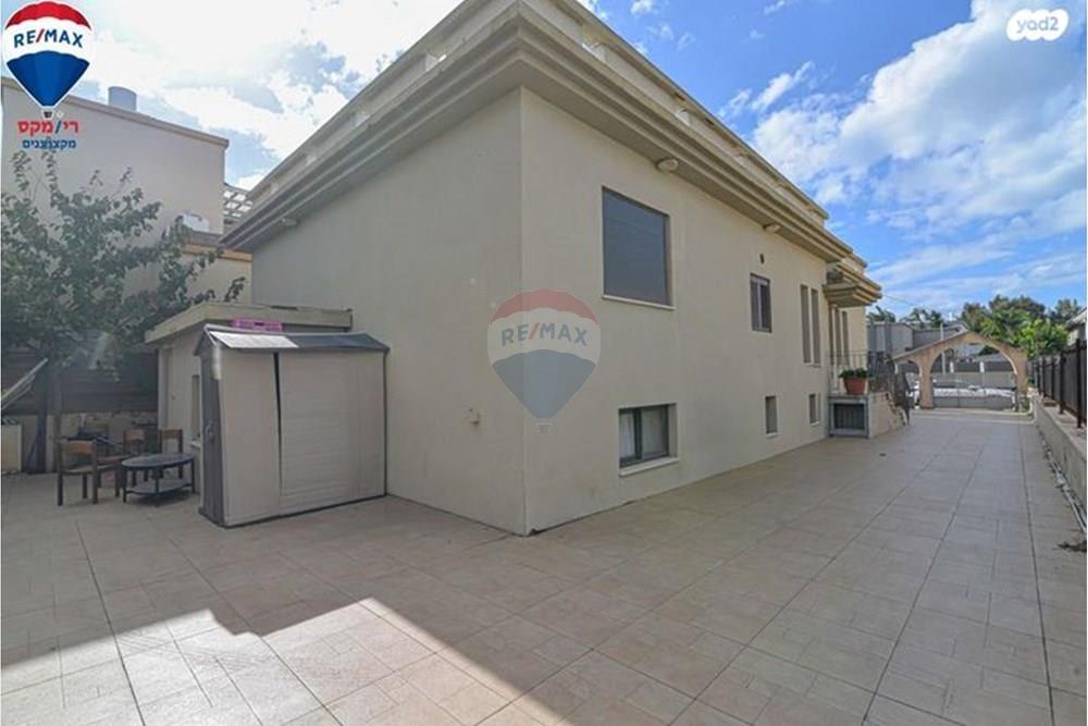 House for Sale in Hadera - Image 1