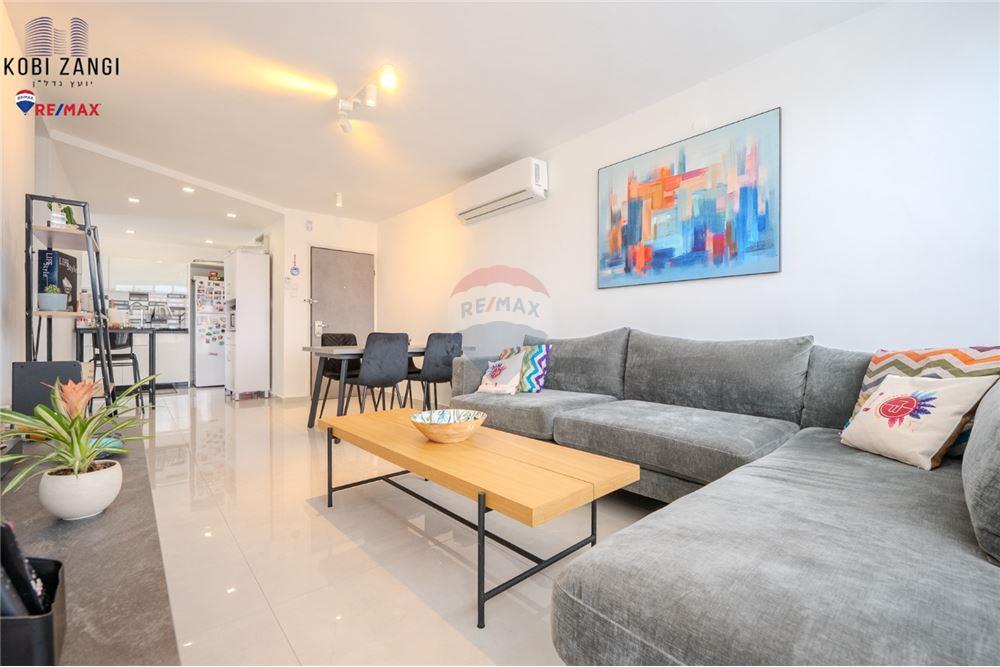 Apartment for Sale in Tel Aviv - Image 3