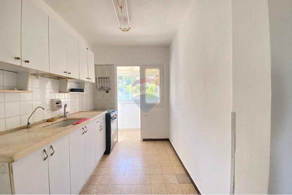 Apartment for Sale in מעלות - Image 2