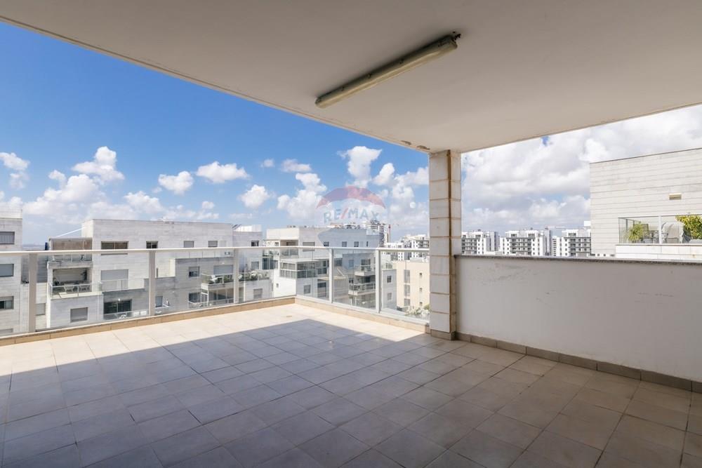 Apartment for Sale in ראש העין - Image 1