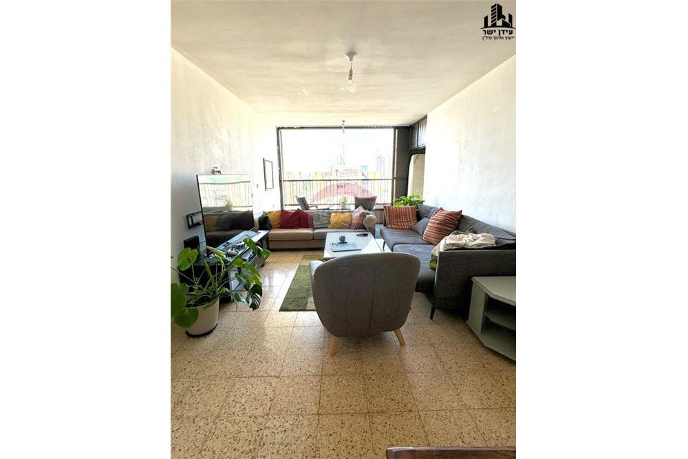 Apartment for Sale in Tel Aviv - Image 2