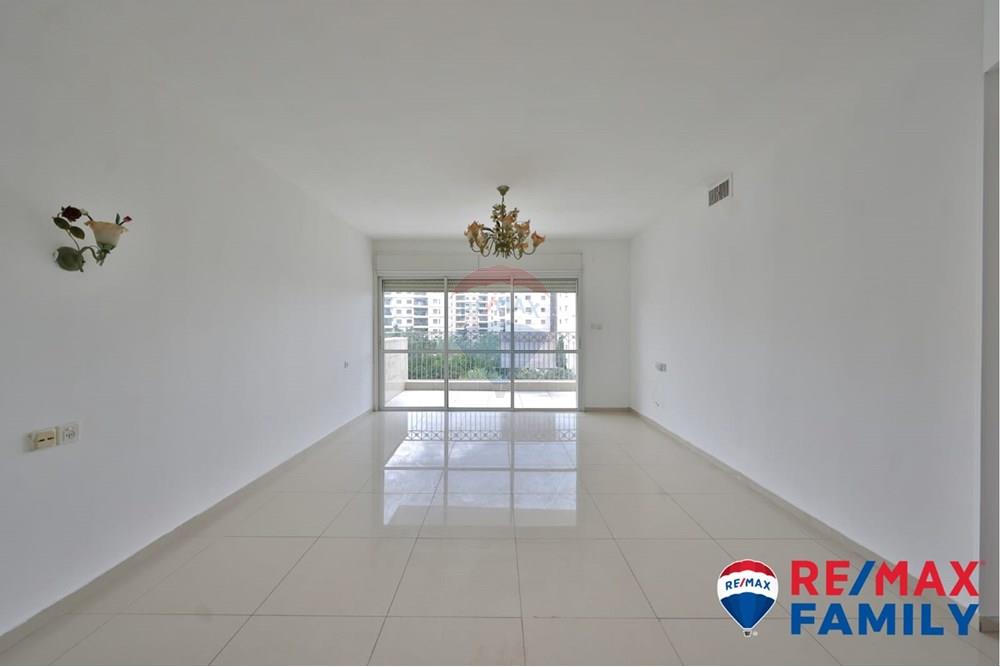 Apartment for Sale in Kiryat Yam - Image 1