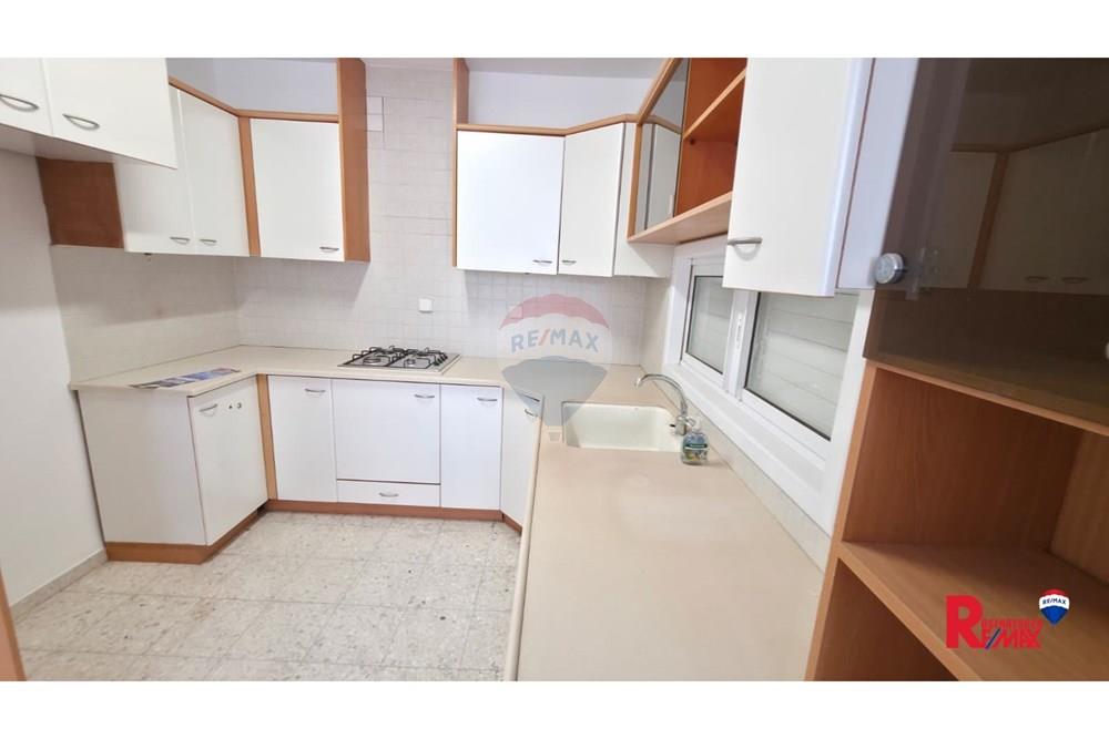 Apartment for Sale in Rishon LeZion - Image 5