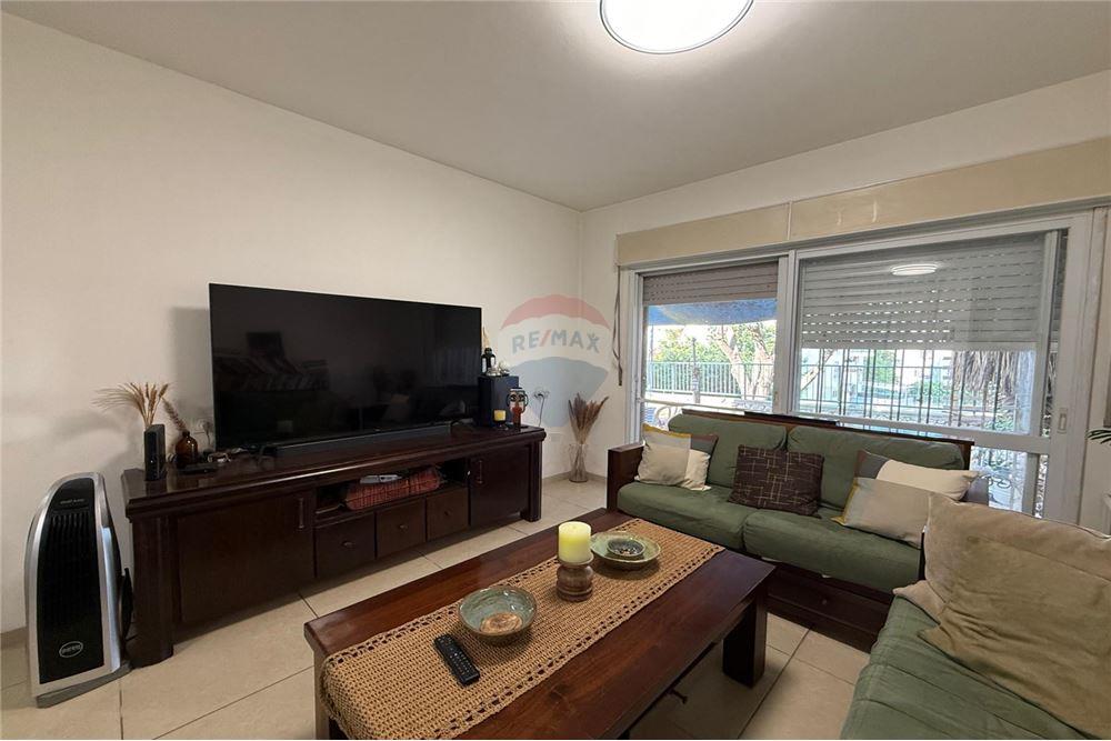 Apartment for Sale in נוף הגליל - Image 3