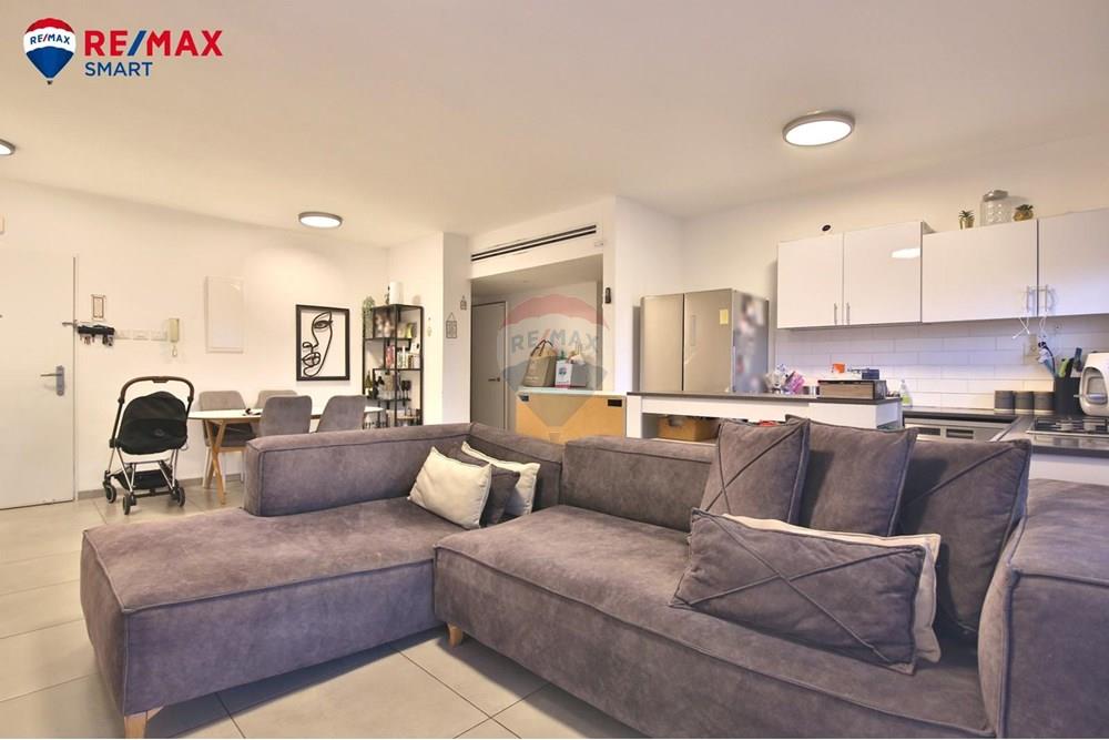 Apartment for Sale in קרית מוצקין - Image 2