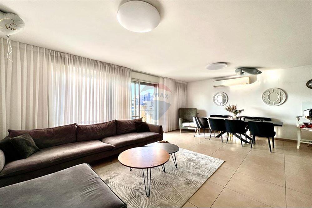 Apartment for Sale in Netanya - Image 2