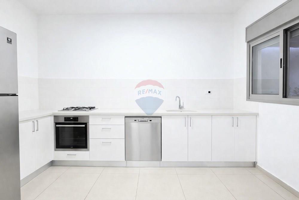 Apartment for Sale in מעלות - Image 2