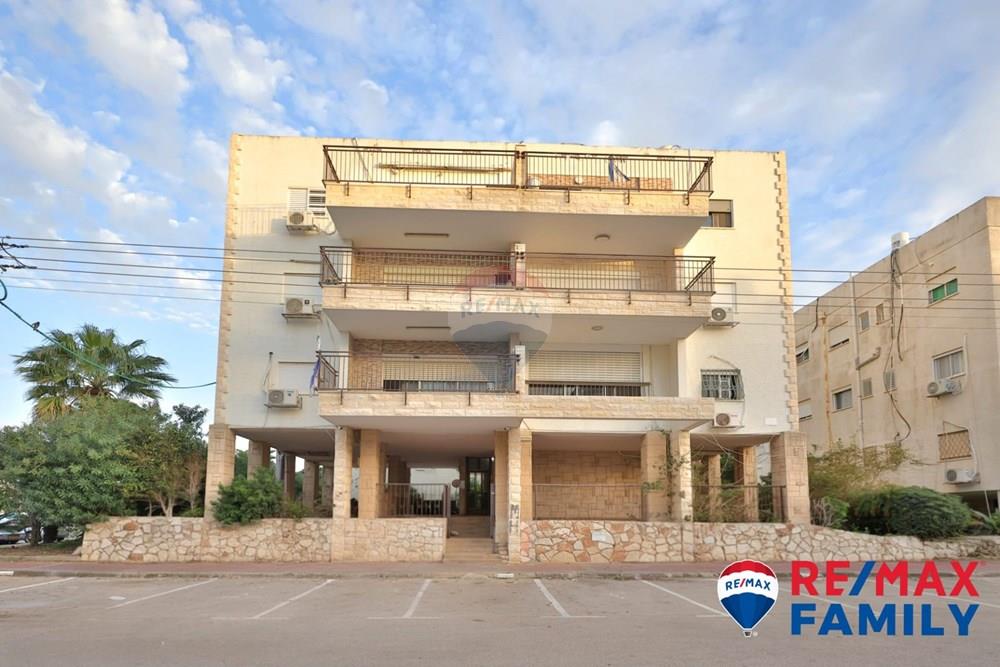 Apartment for Sale in Kiryat Yam - Image 7