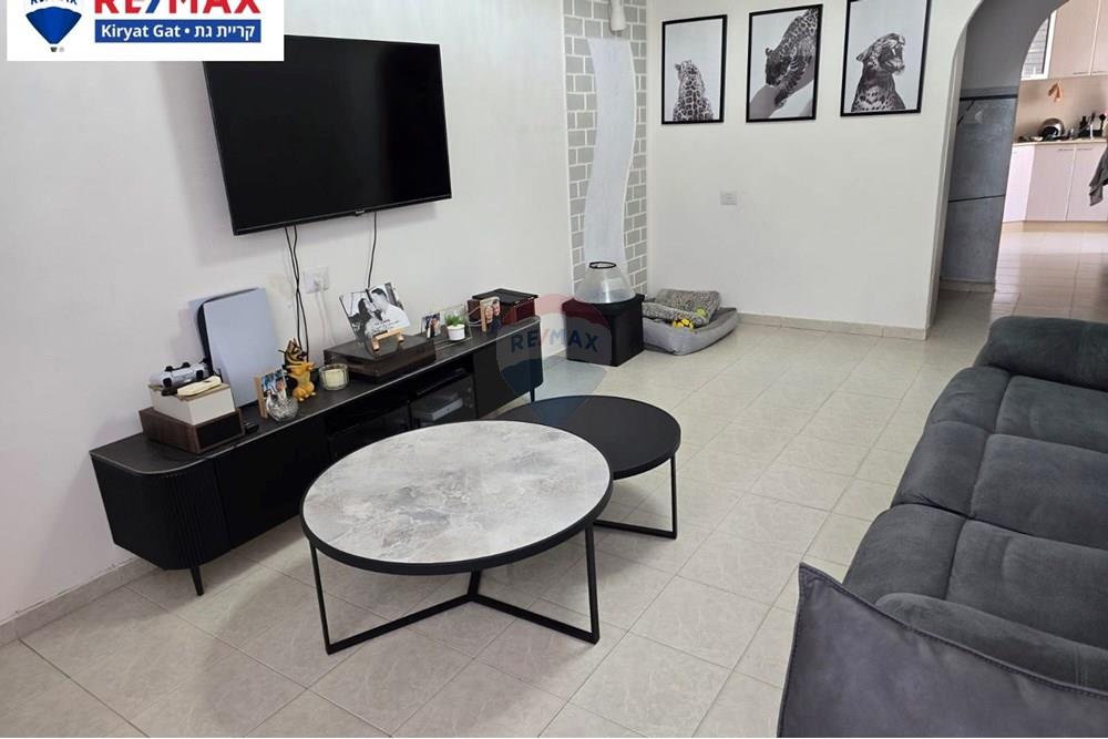 Apartment for Sale in קרית גת - Image 3
