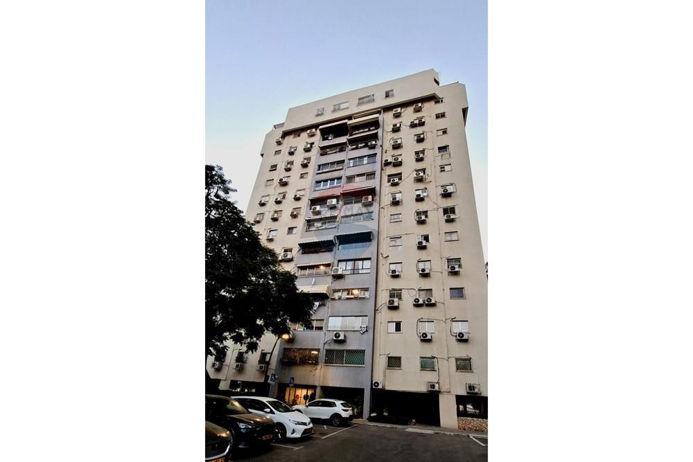 Apartment for Sale in Givat Shmuel - Image 1