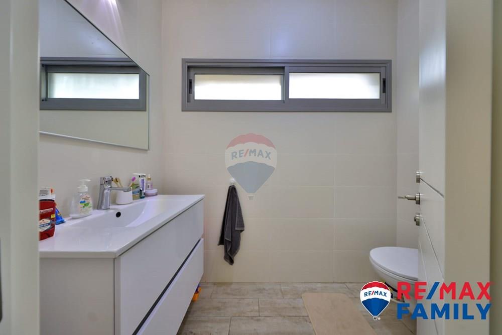 Apartment for Sale in Kiryat Yam - Image 5
