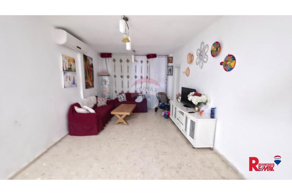 Apartment for Sale in Rishon LeZion - Image 1