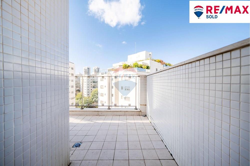 Apartment for Sale in Petah Tikva - Image 2