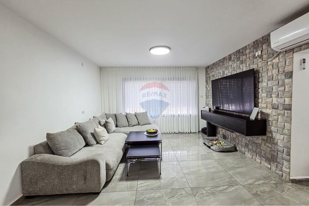 Apartment for Sale in Kiryat Yam - Image 2