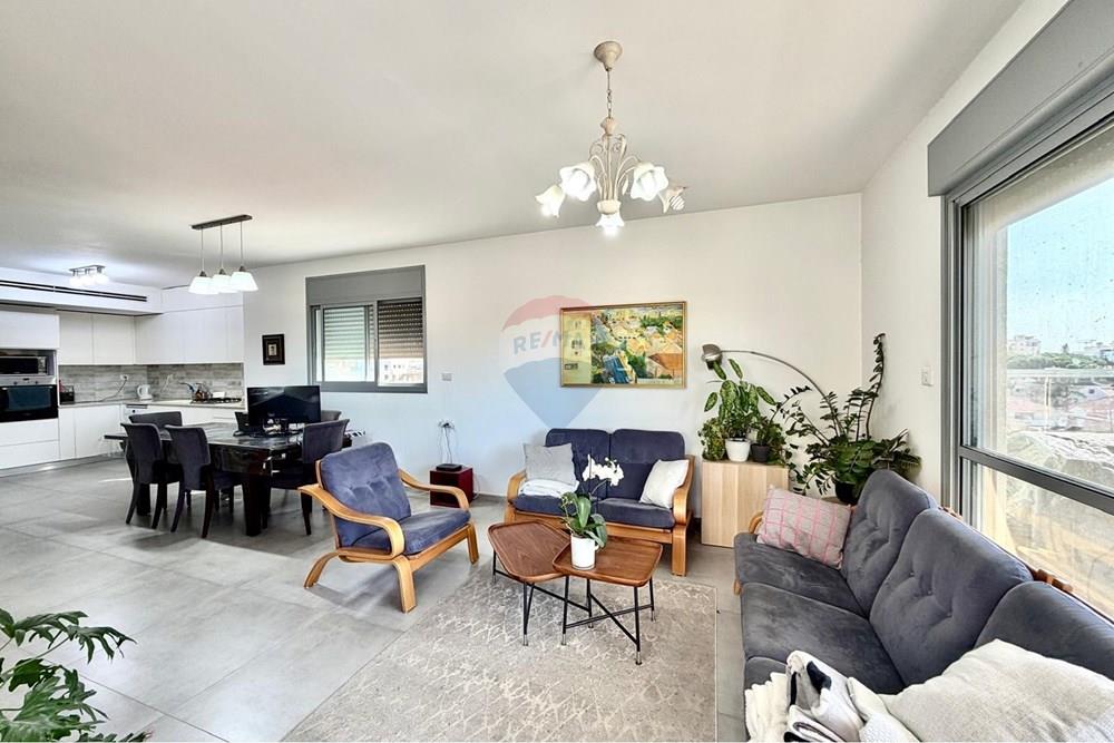 Apartment for Sale in Netanya - Image 2
