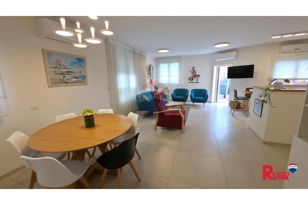 Apartment for Sale in Holon - Image 1