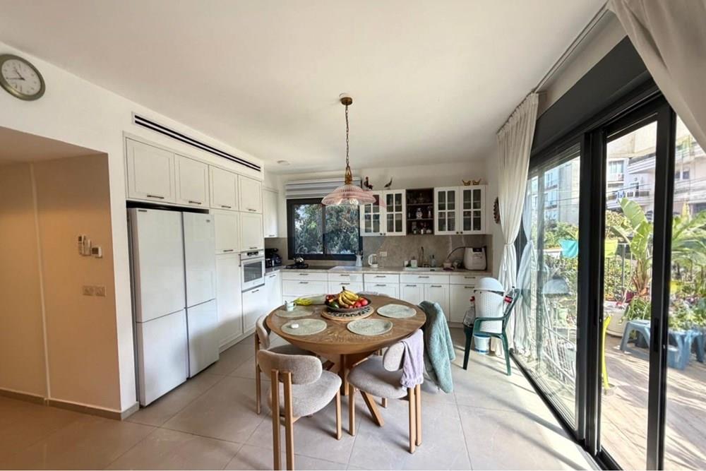Apartment for Sale in Ramat Gan - Image 2