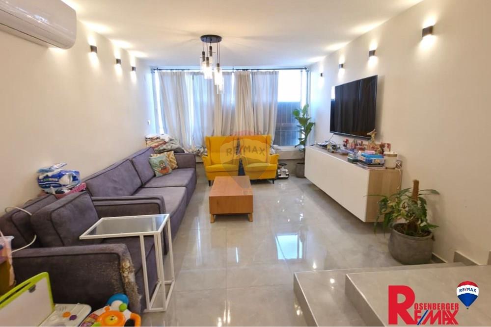 Apartment for Sale in Rishon LeZion - Image 2