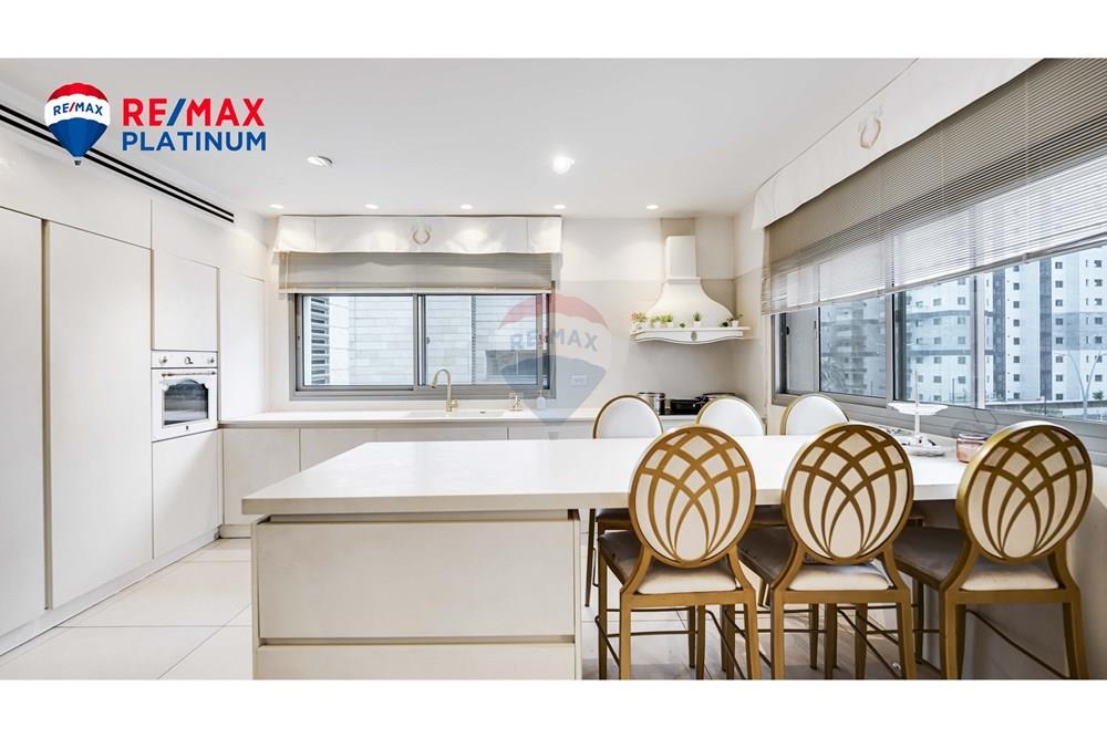 Apartment for Sale in Or Yehuda - Image 2