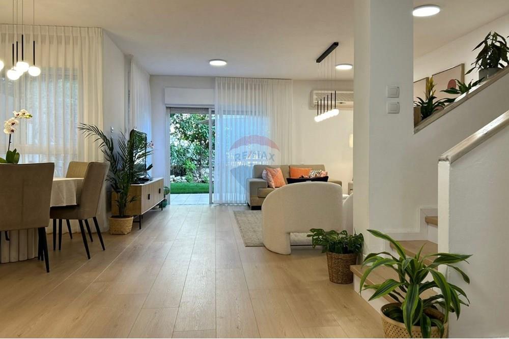 Apartment for Sale in Rishon LeZion - Image 1