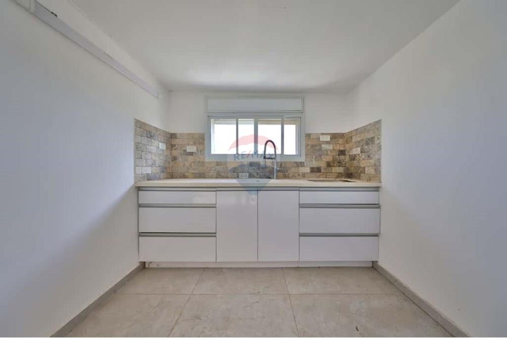 Apartment for Sale in Haifa - Image 5