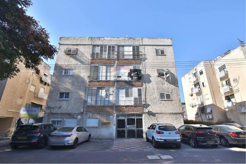 Apartment for Sale in קרית מוצקין - Image 1