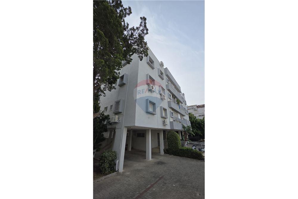 Apartment for Sale in Ramat HaSharon - Image 7