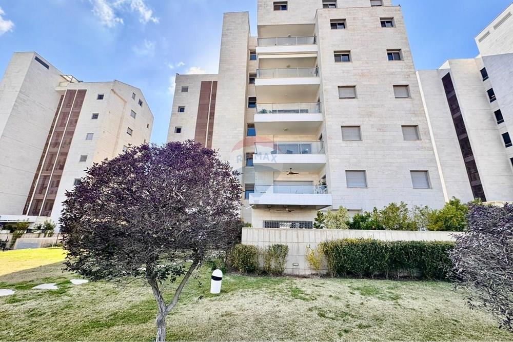 Apartment for Sale in Ra'anana - Image 5