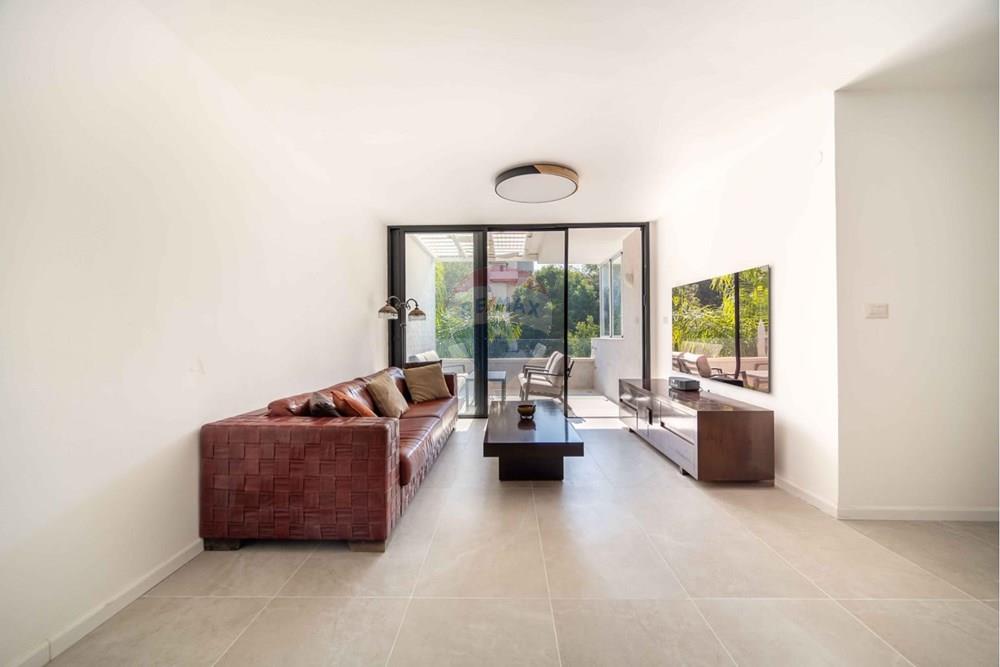 Apartment for Sale in Ramat Gan - Image 1