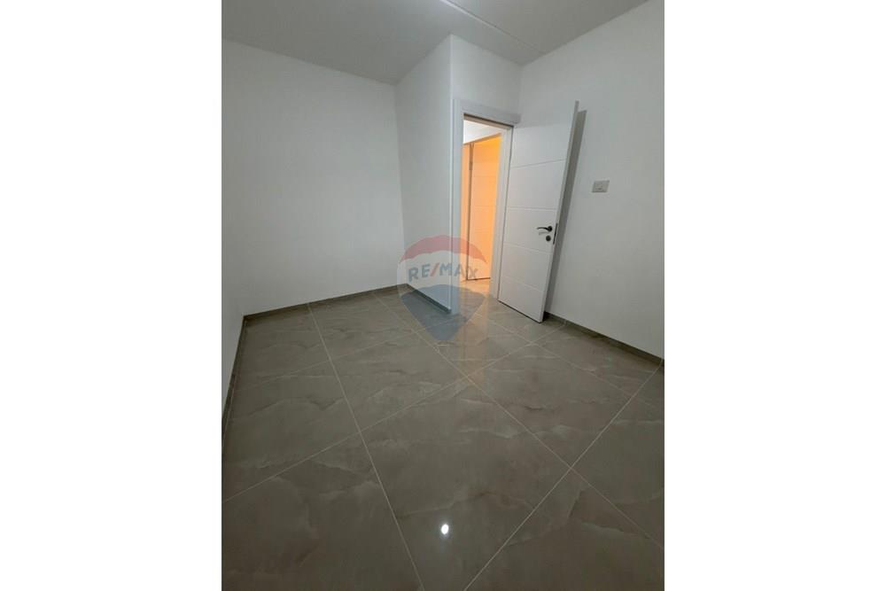 Apartment for Sale in Kiryat Yam - Image 4