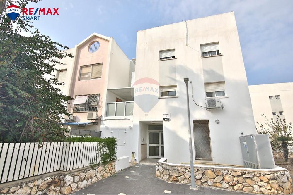 Apartment for Sale in Kiryat Yam - Image 2