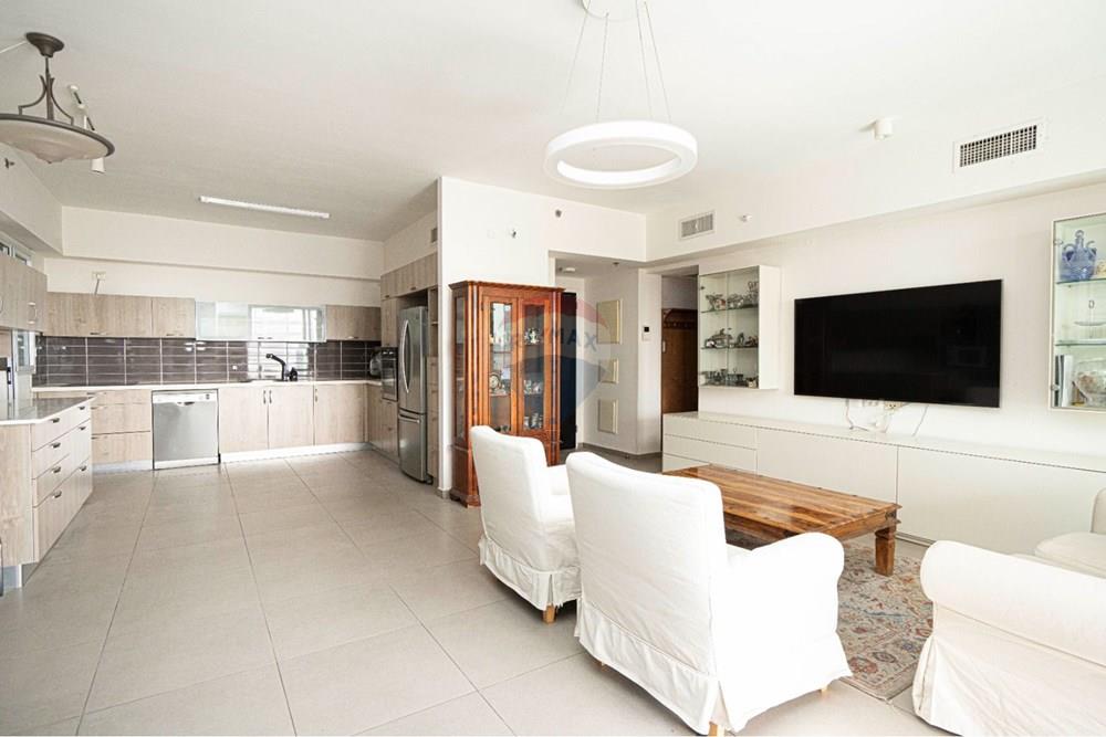 Apartment for Sale in Tel Aviv - Image 1