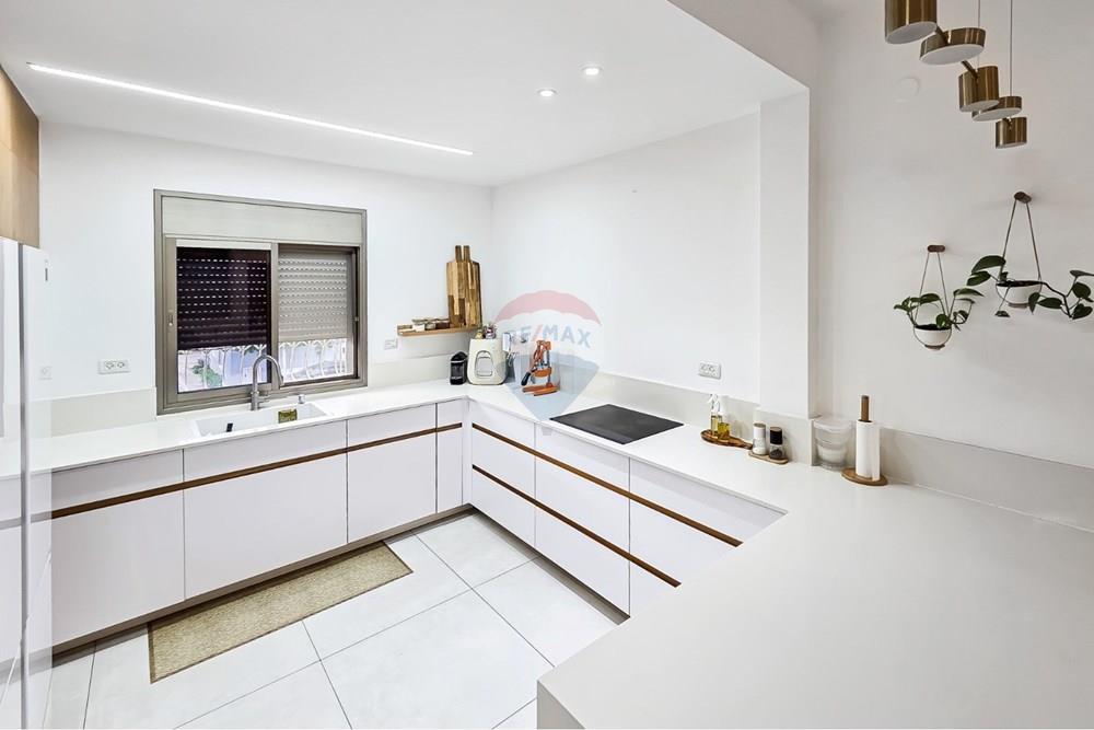 Apartment for Sale in קרית מוצקין - Image 2