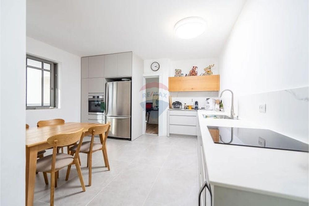 Apartment for Sale in Ramat Gan - Image 4