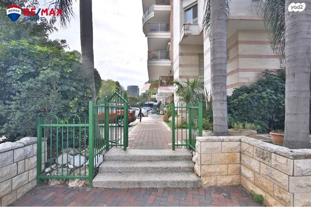 Apartment for Sale in קרית מוצקין - Image 3