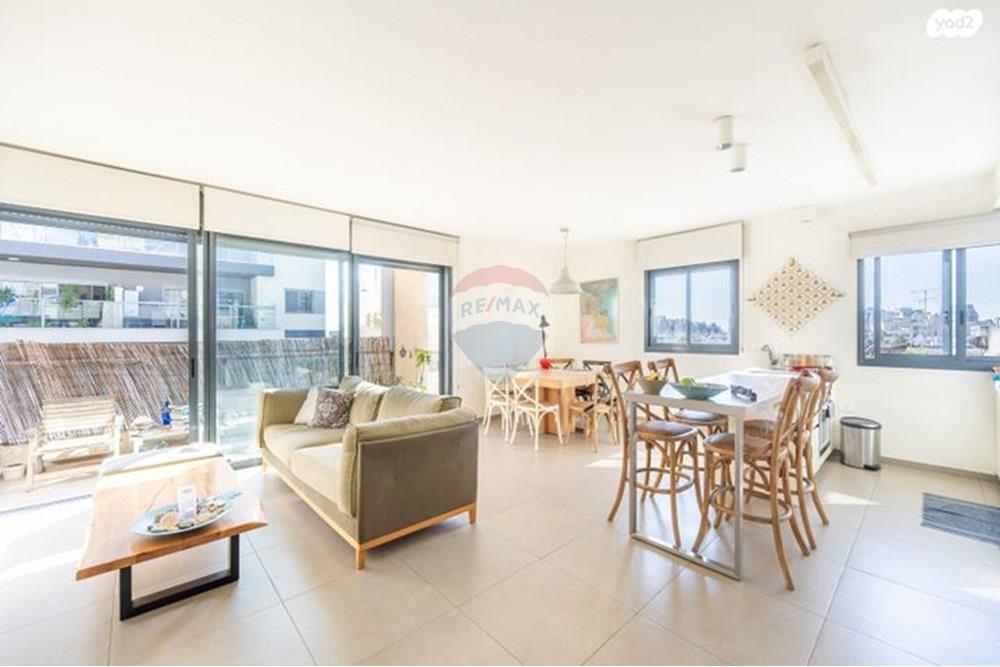Apartment for Sale in Ramat Gan - Image 1