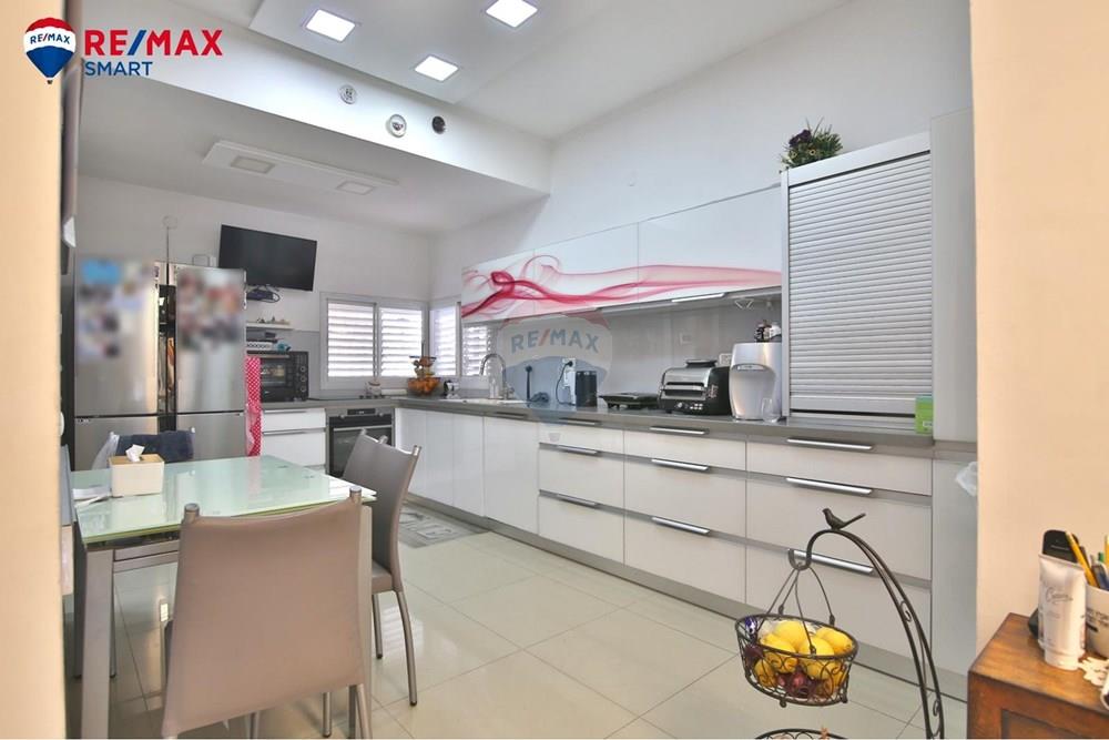 Apartment for Sale in Kiryat Yam - Image 6