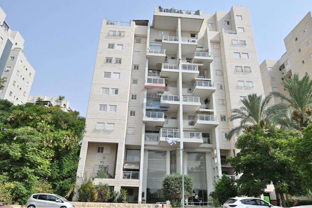 Apartment for Sale in Rishon LeZion - Image 1