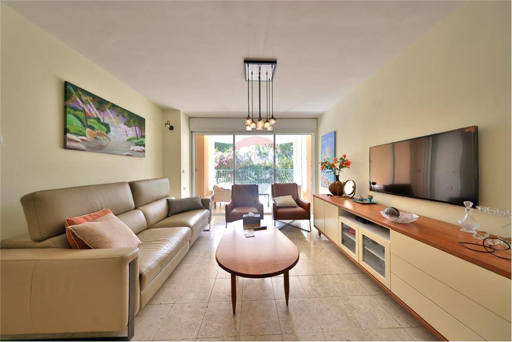 Apartment for Sale in Kiryat Yam - Image 1