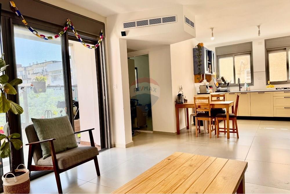 Apartment for Sale in Ra'anana - Image 7