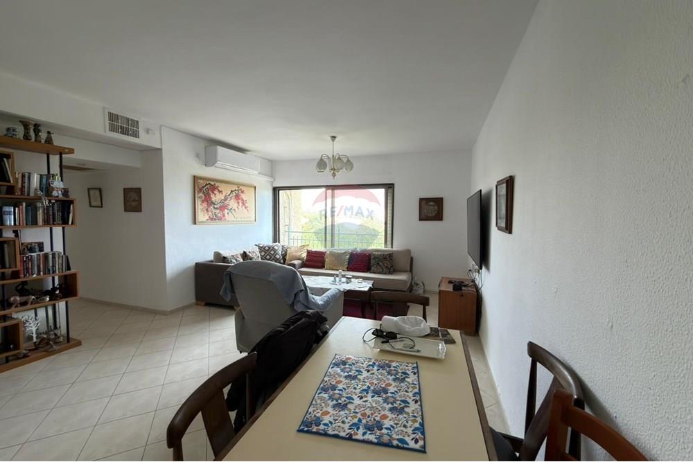 Apartment for Sale in קרית מוצקין - Image 6