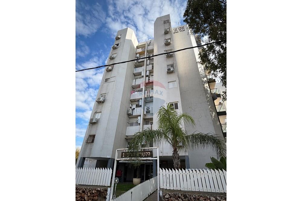 Apartment for Sale in Yehud - Image 1