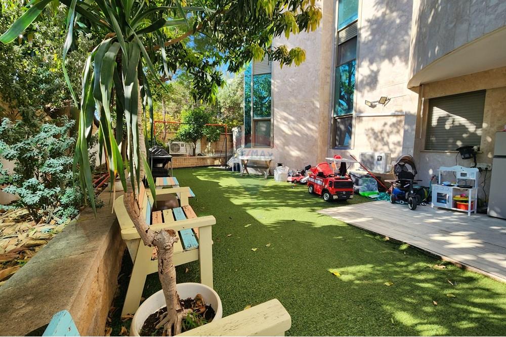 Apartment for Sale in Herzliya - Image 2