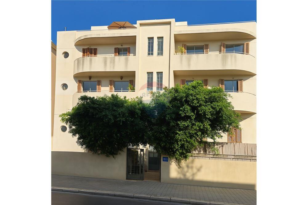 Apartment for Sale in Tel Aviv - Image 4