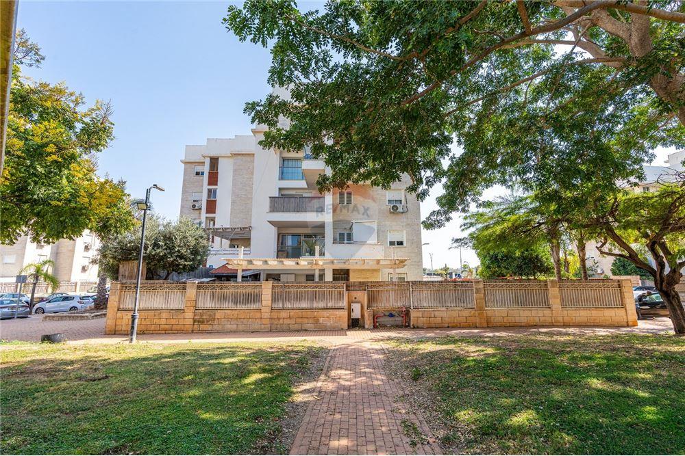 Apartment for Sale in אור עקיבא - Image 2