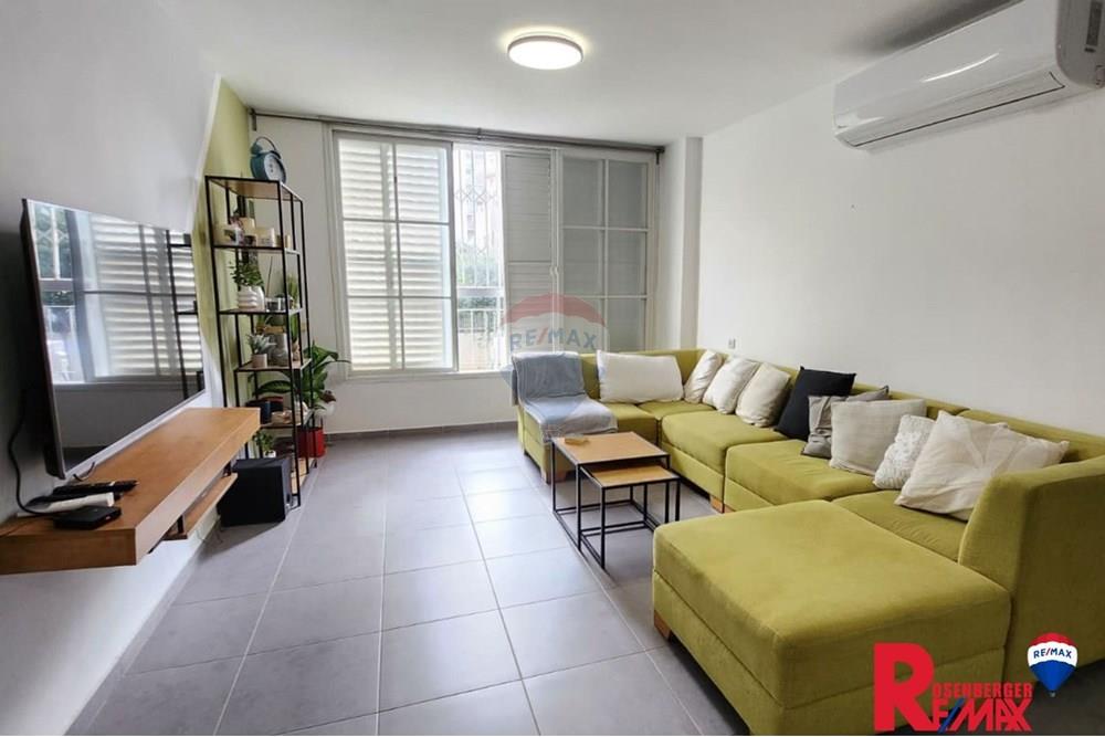 Apartment for Sale in Rishon LeZion - Image 1