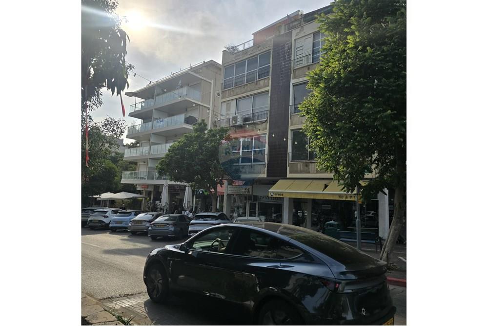 Apartment for Sale in Ramat HaSharon - Image 1