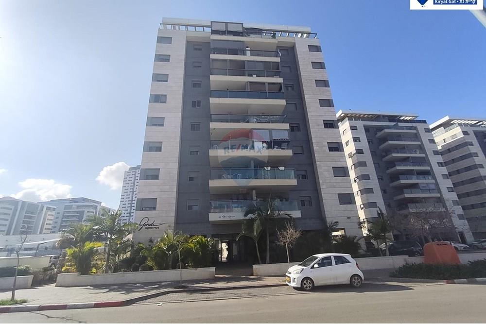 Apartment for Sale in קרית גת - Image 1